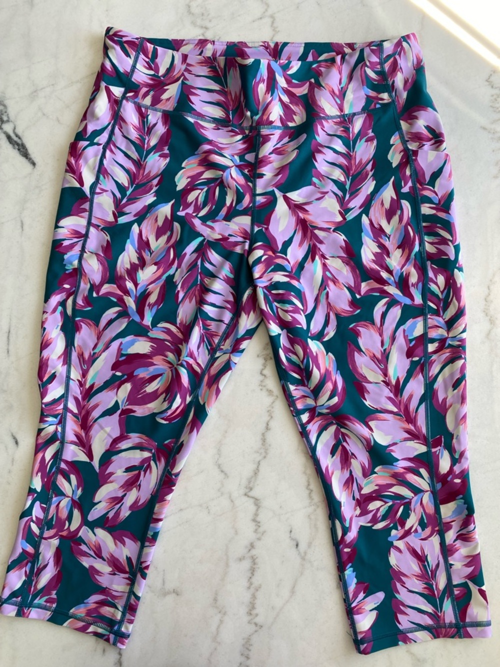 Tek Gear Floral Feather Print Women's Capri Leggings w/ Pockets Size 2X.